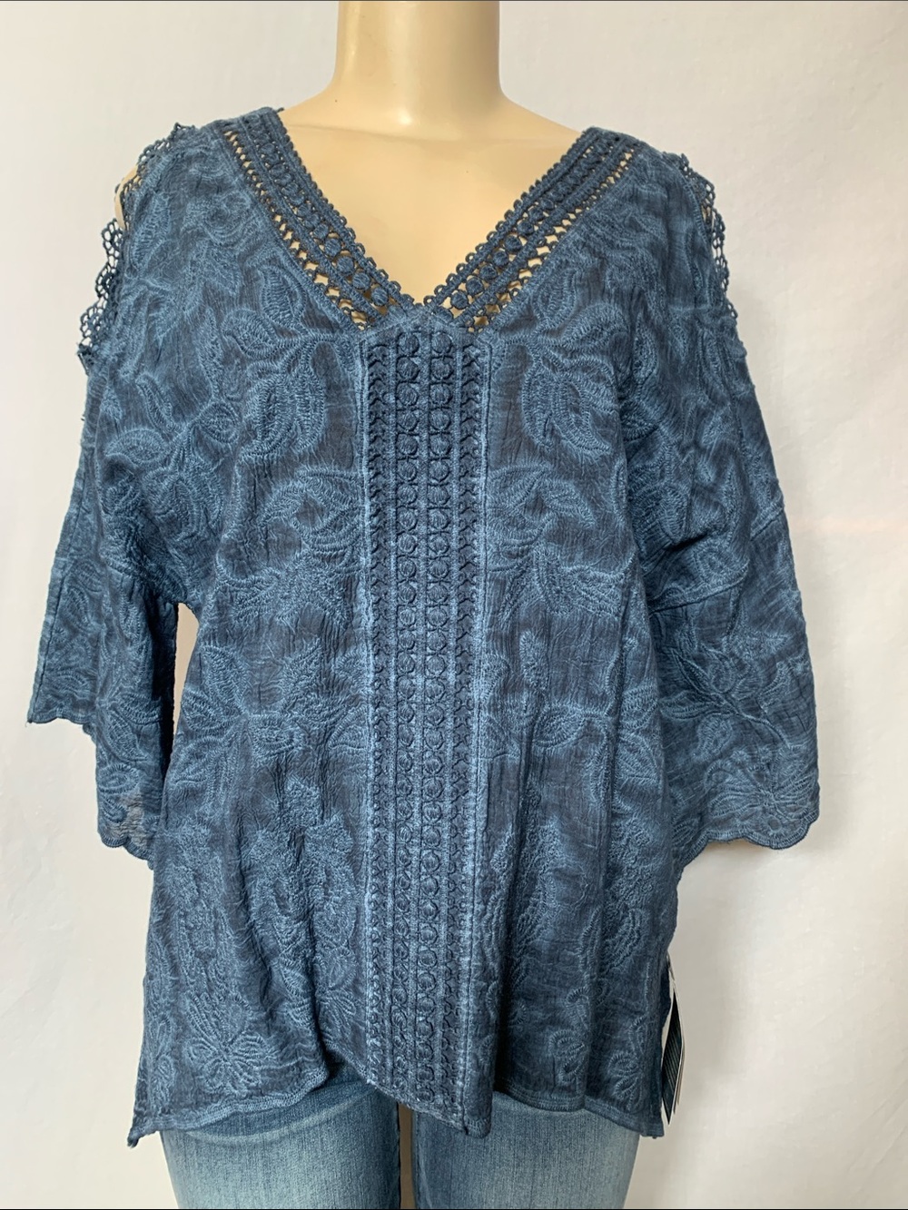 DEMOCRACY Textured V-Neck Lace-Trim Tunic Top - Blue Size Small NWT